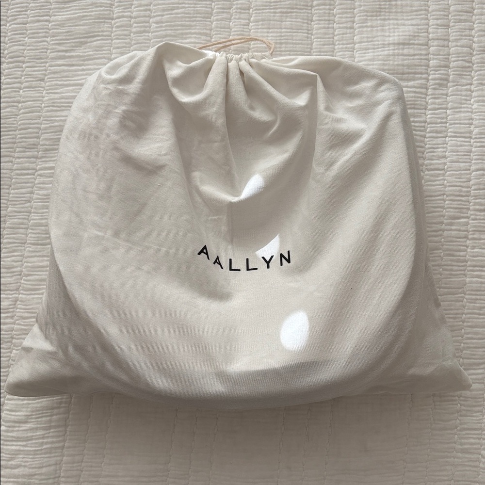 ✨AALLYN Marley Hobo in Cognac - Picture 8 of 10